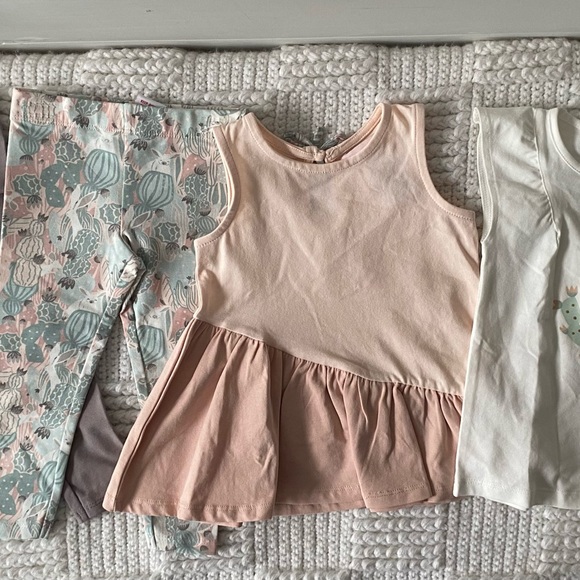 NWT Savannah Girl’s 4 Piece Summer Outfits 12 Months - Picture 5 of 9